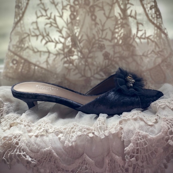 Fits size 7, Simply Vera by Vera Wang Heels - Picture 2 of 9